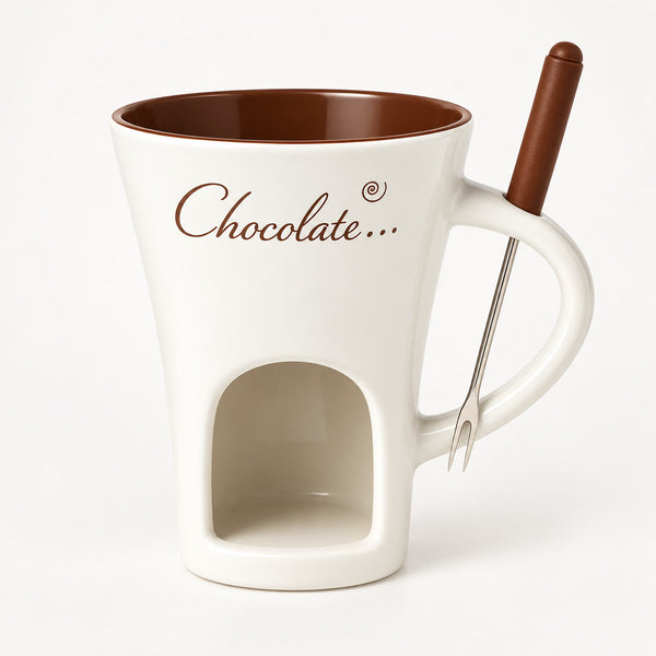 Illustration : mug à fondue au chocolat blanc, intérieur brun, inscription « Chocolate… » (visuel d’illustration, photo réelle à venir)